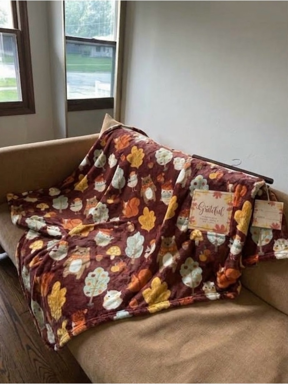Plush Autumn Leaf Print Throw Blanket - Brown & Mustard